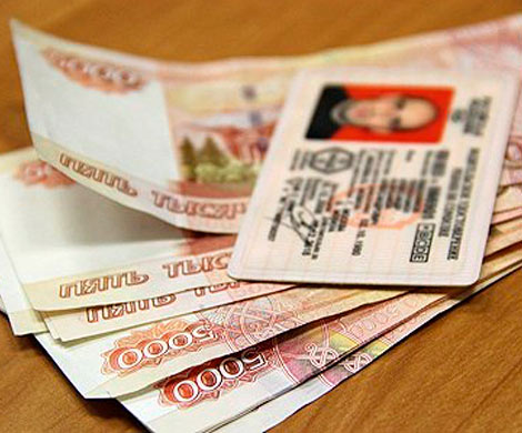За долги 200 тыс. россиян остались без водительских прав