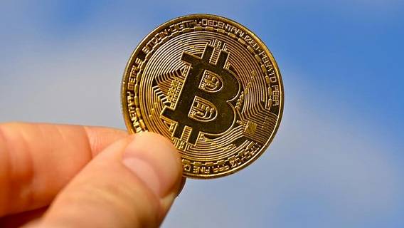 Биткоин снова упал ниже $40 000, завершив бурную торговую неделю