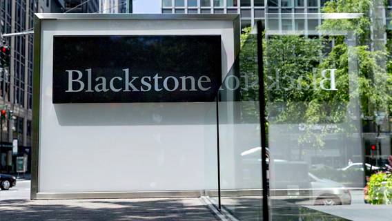 Blackstone и Carlyle заняли разные позиции по инвестициям в нефтегазовый сектор