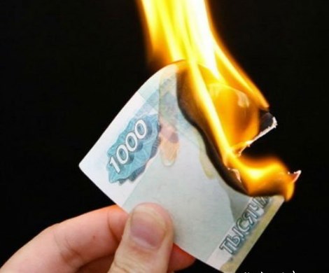 Большая пенсионная дыра: накопления пенсионеров бесследно сгорают 