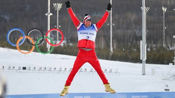 Большунов выиграл марафон, который сократили с 50-ти до 30-ти километров