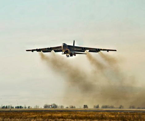 Бомбардировщик B-52Н ВВС США сгорел из-за птицы‍
