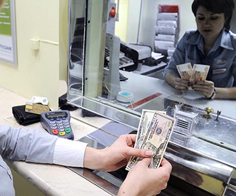 ЦБ не просил банки «прощупать» курс выше 100 рублей за $1