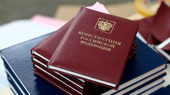 «Чего-то хотелось: не то конституции, не то севрюжины с хреном, не то кого-нибудь ободрать»