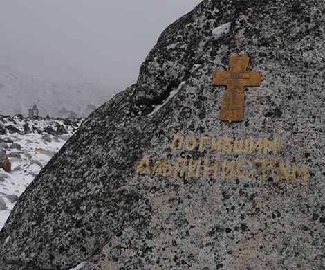 Четыре альпиниста не вернулись с Эвереста