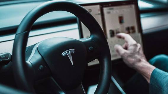 Чистая прибыль Tesla во втором квартале превысила $1 млрд, превзойдя прошлогодний показатель в десять раз