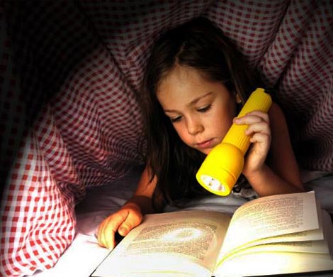 Чтение в темноте не влияет на зрение