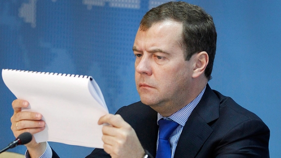 «Цирк и клоунада»: российский депутат разнес пресс-конференцию премьера Медведева