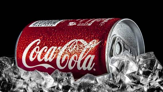 Coca-Cola повысила прогноз выручки на фоне восстановления продаж