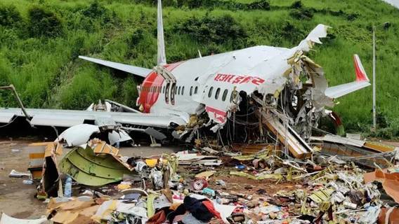 Данные черного ящика самолета China Eastern указывают на то, что пилот мог совершить преднамеренное пикирование