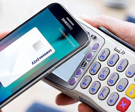 Держателям карт "Мир" стали доступны расчеты через сервис Samsung Pay