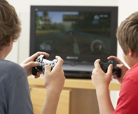 Дети, которые часто играют в компьютерные игры, меньше спят