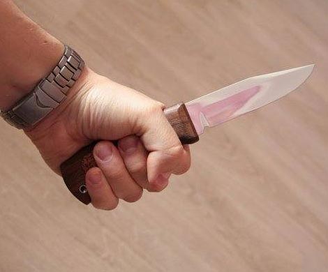 Девушку ударили ножом на детской площадке в центре Москвы
