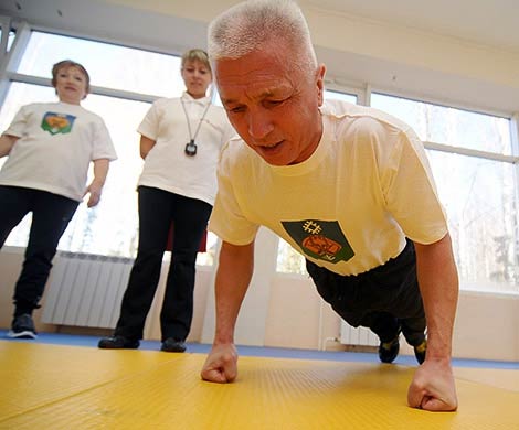 Думцев заставят бегать, подтягиваться и стрелять