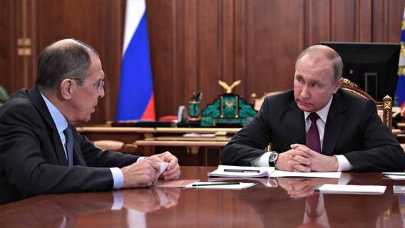 ЕС вводит санкции против Путина, в то время как Украина призывает принять более жесткие меры