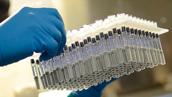 Фармацевтическая компания Sanofi разрабатывает вакцину против коронавируса в сотрудничестве с властями США