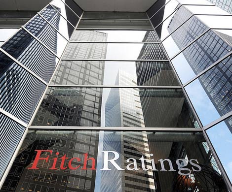 Fitch понизило кредитный рейтинг РФ до «ВВВ-»