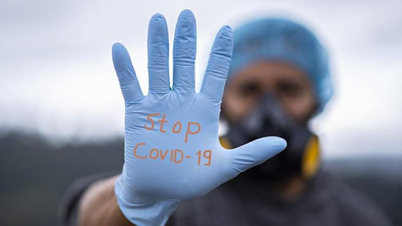 Французское министерство заявило, что вакцины не будет ближайшие 18 месяцев