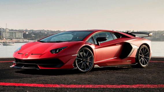 Генеральный директор Lamborghini надеется, что двигатели внутреннего сгорания останутся после 2030 года