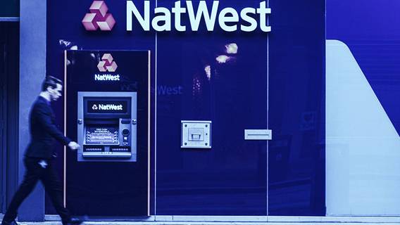 Глава банка NatWest выступил за запрет на торговлю криптовалютами