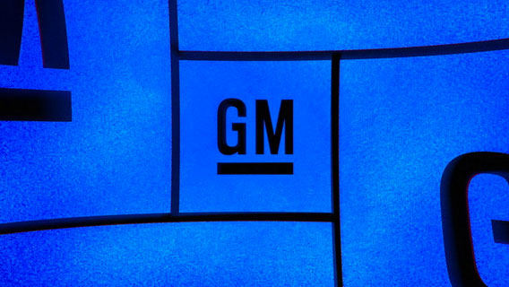 GM сделает упор на электрических “Кадиллаках” и микроавтобусах, чтобы справиться с падением продаж в Китае