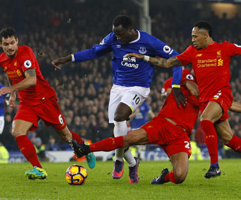 Гол Мане принес "Ливерпулю" победу над "Эвертоном"