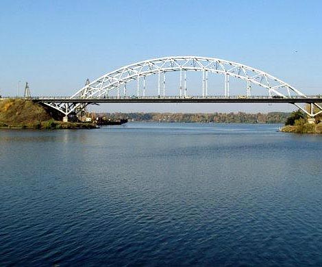 Голый мужчина пытался спрыгнуть с Никольского моста
