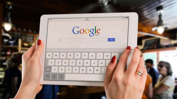 Google заблокирует рекламу сайтов, распространяющих теории заговора о коронавирусе