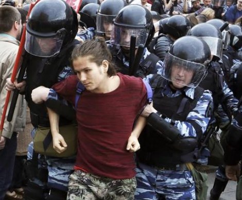 «Горючая смесь»: России предрекли массовые протесты в новом году