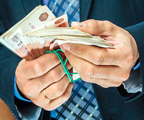 Грабители сфотографировались на фоне украденных денег в Химках