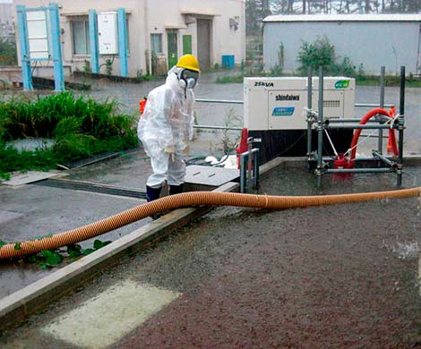 Грунтовые воды АЭС "Фукусима" начали сбрасывать в океан