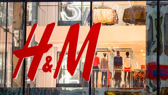 H&M столкнулся с критикой в Китае из-за отказа покупать хлопок из Синьцзяна