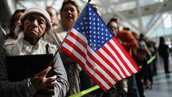 Иммиграция в США снова растет и это играет на руку экономике страны