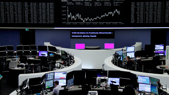 Индексы Парижской фондовой биржи обрушились более чем на 12%