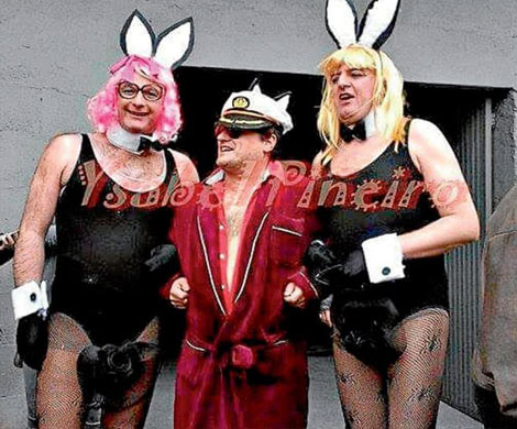 Испанский священник явился на карнавал в образе основателя Playboy