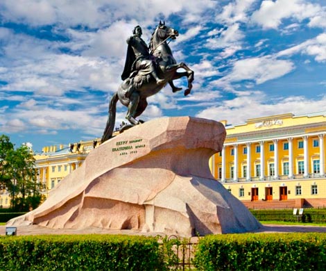 Как бюджетно отдохнуть в Питере в День России