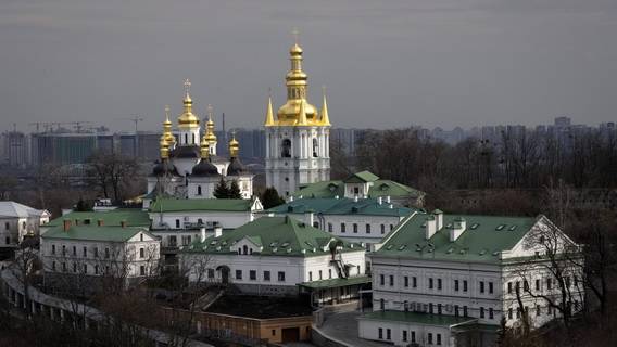 Киево-Печерская лавра: Сатана тут хочет править бал. Однако монахи и верующие встали на защиту православной обители