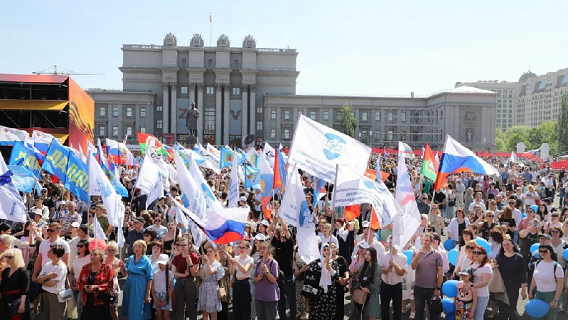 Кино и песни в одном ряду: в Самаре на антифашистском фестивале «Гитары в строю» показали фильм Евгения Пригожина «Ржев»