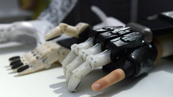 Китайские ученые разработали электронную кожу, чтобы наделить роботов чувством осязания