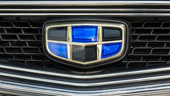 Китайский автопроизводитель Geely начнет производить смартфоны