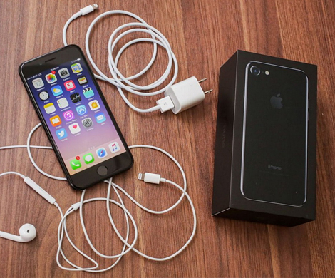 Китаянка выпросила iPhone 7 сразу у 20 своих парней и купила на них дом