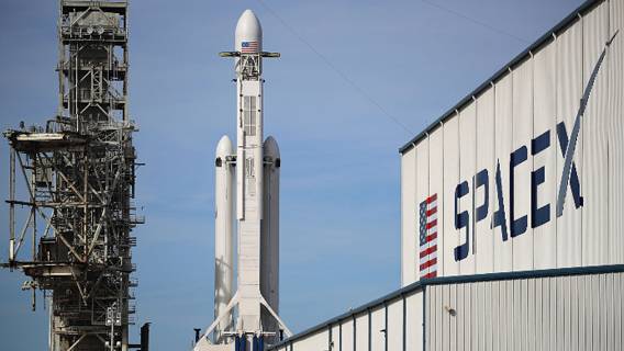 Компания Безоса Blue Origin назвала звездолет Илона Маска «слишком сложным и высокорискованным» для лунных миссий НАСА