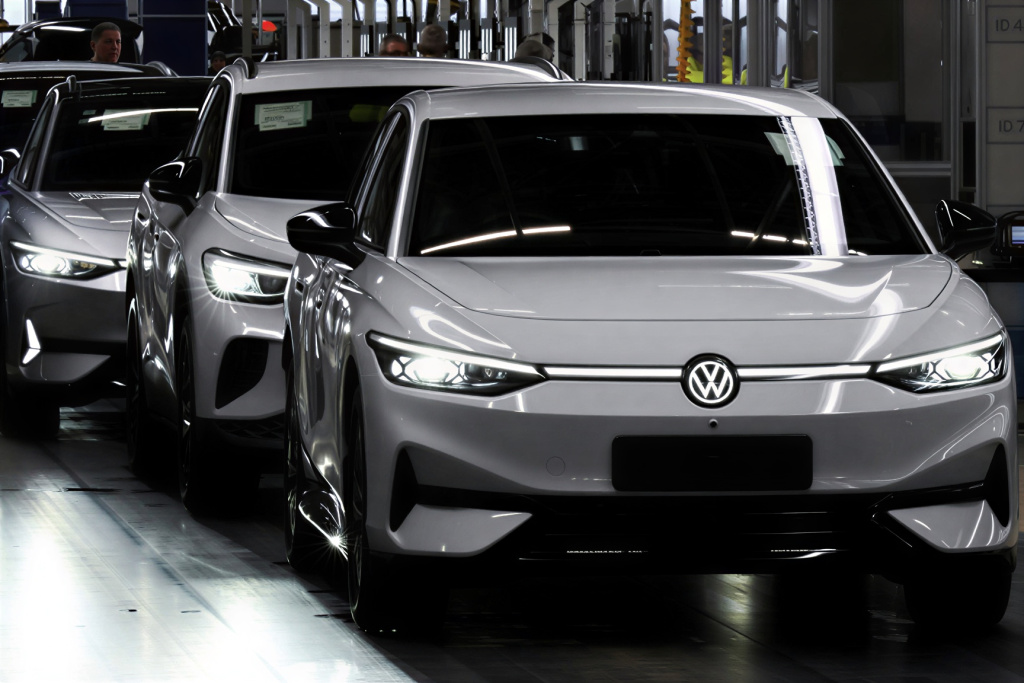 Конец эпохи: Volkswagen увольняет каждого шестого сотрудника на фоне кризиса и китайской конкуренции