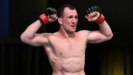 Купание в замерзшем озере обернулось для бойца UFC Мераба Двалишвили госпитализацией