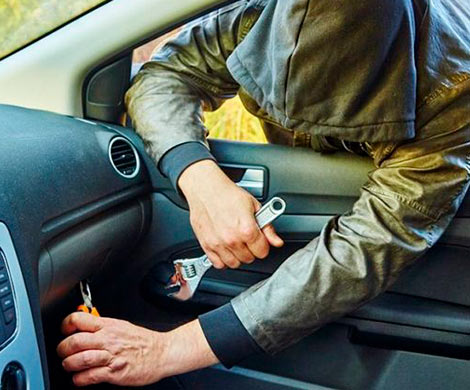 Курганец четыре раза за одну ночь пытался угнать автомобили