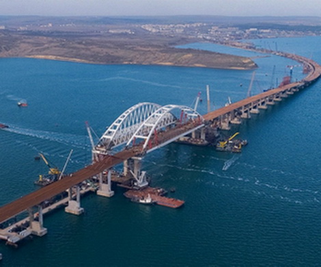Автомобильное движение по Крымскому мосту откроется в мае‍