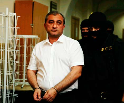 «Лицо не прятал»