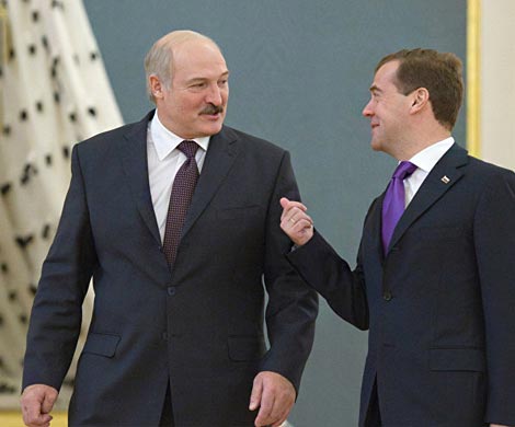 Лукашенко обменялся с Медведевым угрозами