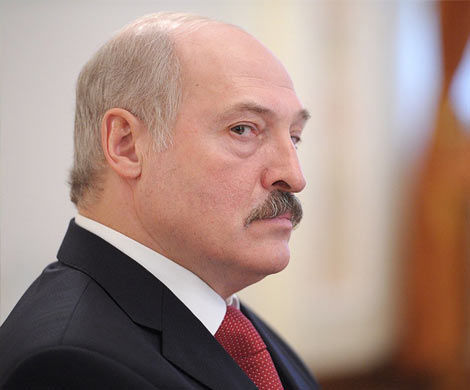 Лукашенко потребовал продавать России продукцию за доллары