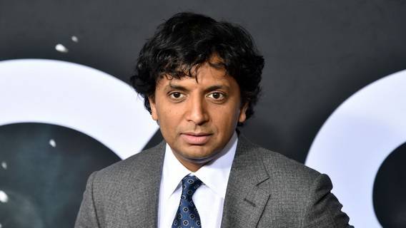 M. Найт Шьямалан покинул Universal ради сделки с Warner Bros. 